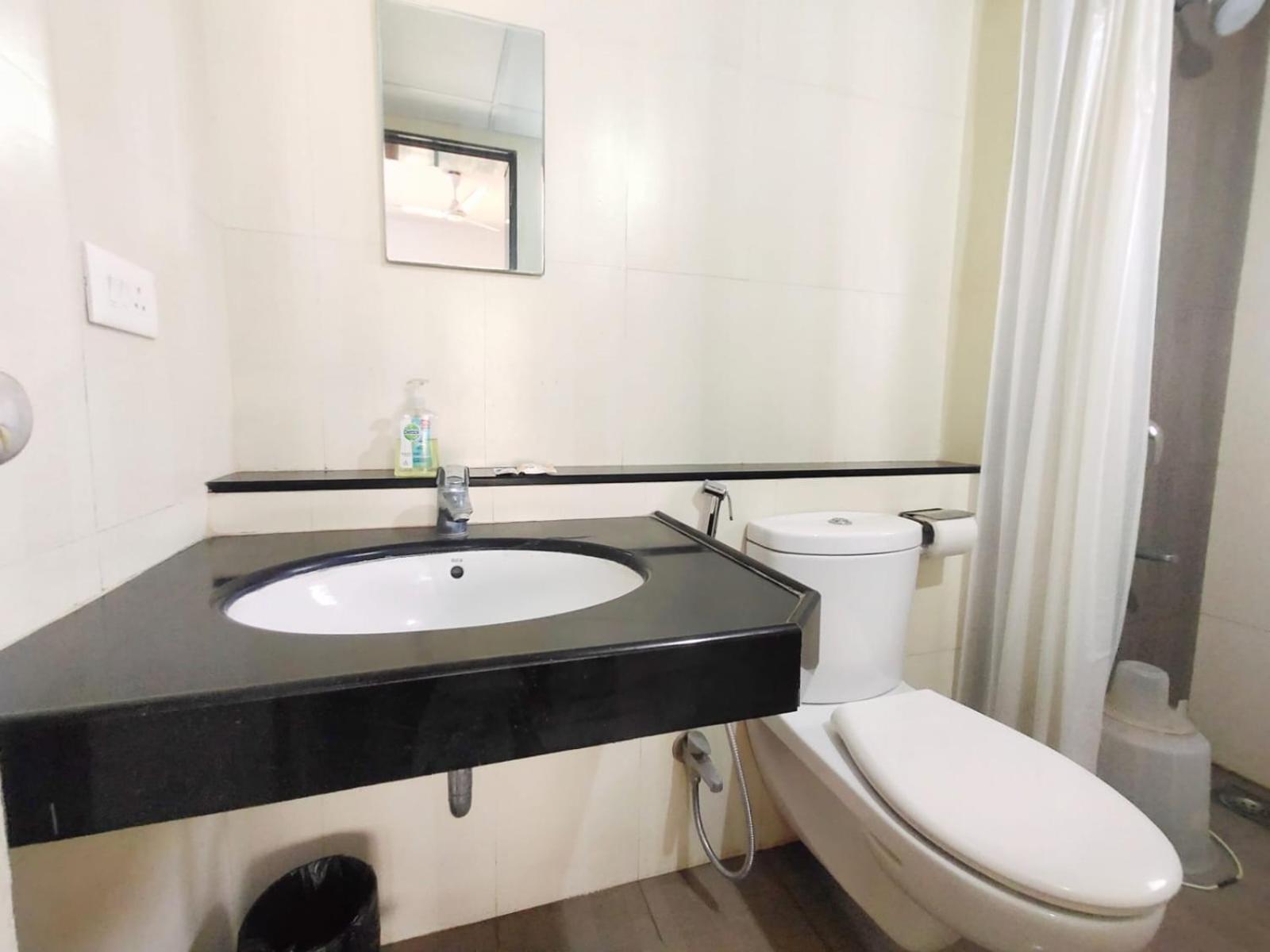Private Rooms In Blue Ridge Hinjawadi Ngoại thất bức ảnh