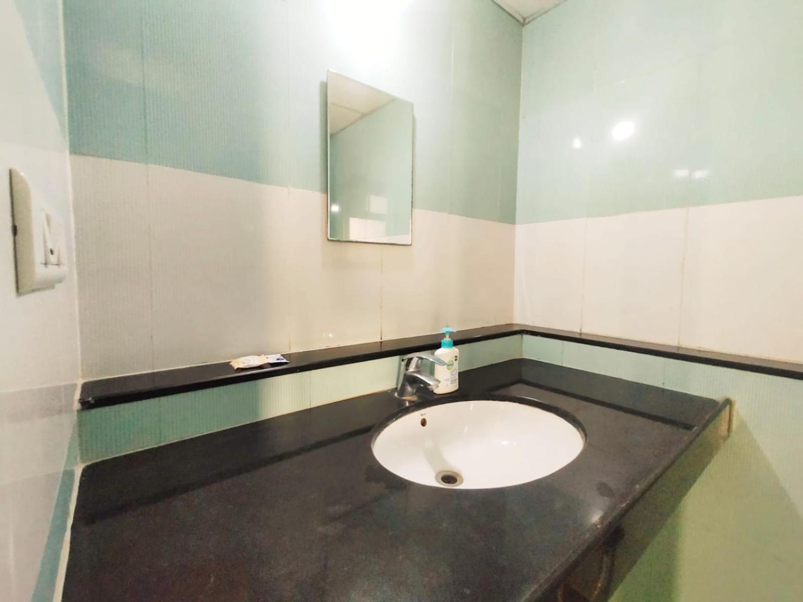 Private Rooms In Blue Ridge Hinjawadi Ngoại thất bức ảnh