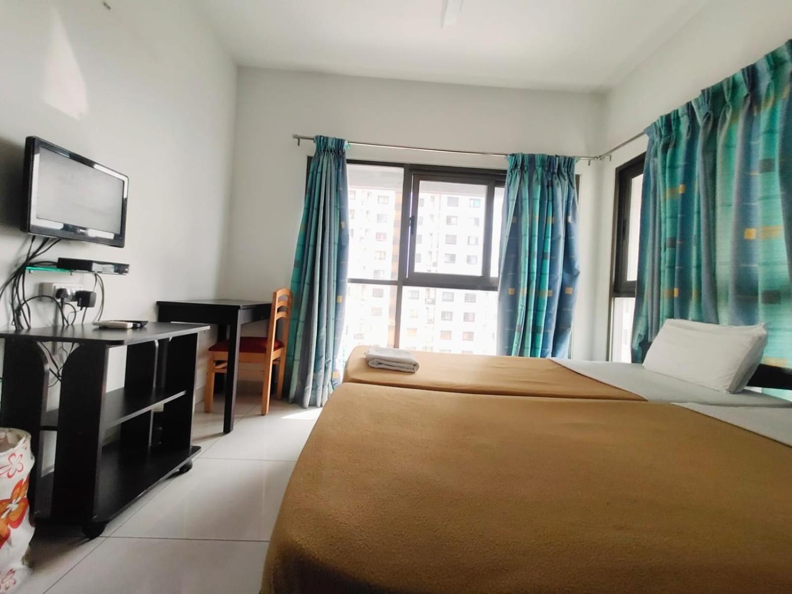 Private Rooms In Blue Ridge Hinjawadi Ngoại thất bức ảnh